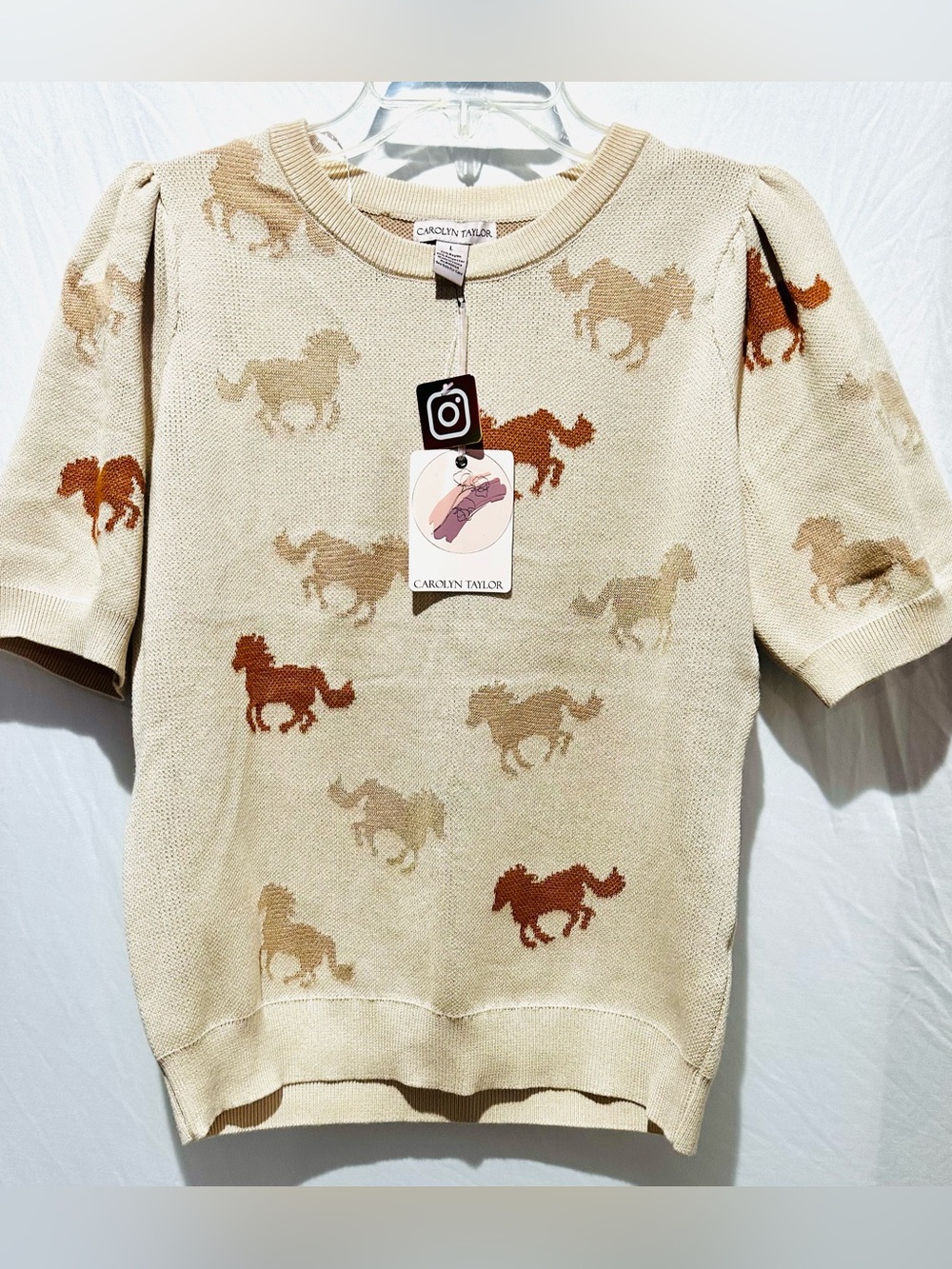 Carolyn Taylor Beige Short Sleeve Sweater Top with Horse Motif - Size L